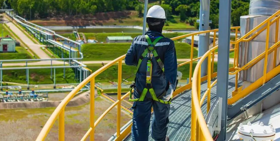 Lone Worker on a platform using a harness